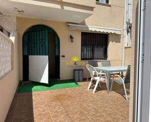 Vista exterior de Casa o xalet de lloguer en Torrevieja amb Aire condicionat, Piscina i Balcó