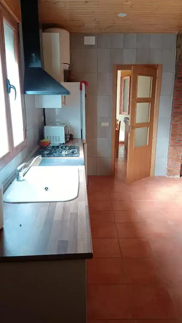 Cuina de Casa adosada en venda en Fresneda de la Sierra amb Moblat