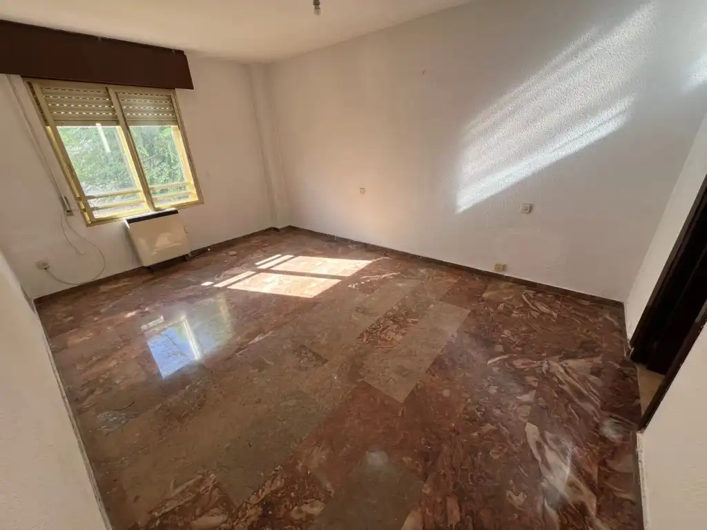 Pis en venda en Jaén amb Calefacció, Balcó i Piscina comunitària