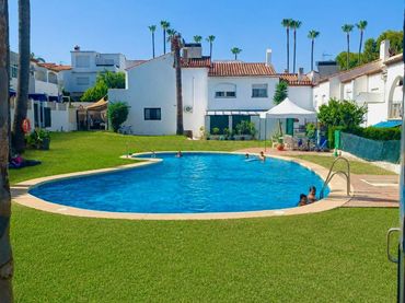 Doppelhaushälfte mit Pool zum Verkauf in Avenida de Bel-Air 15