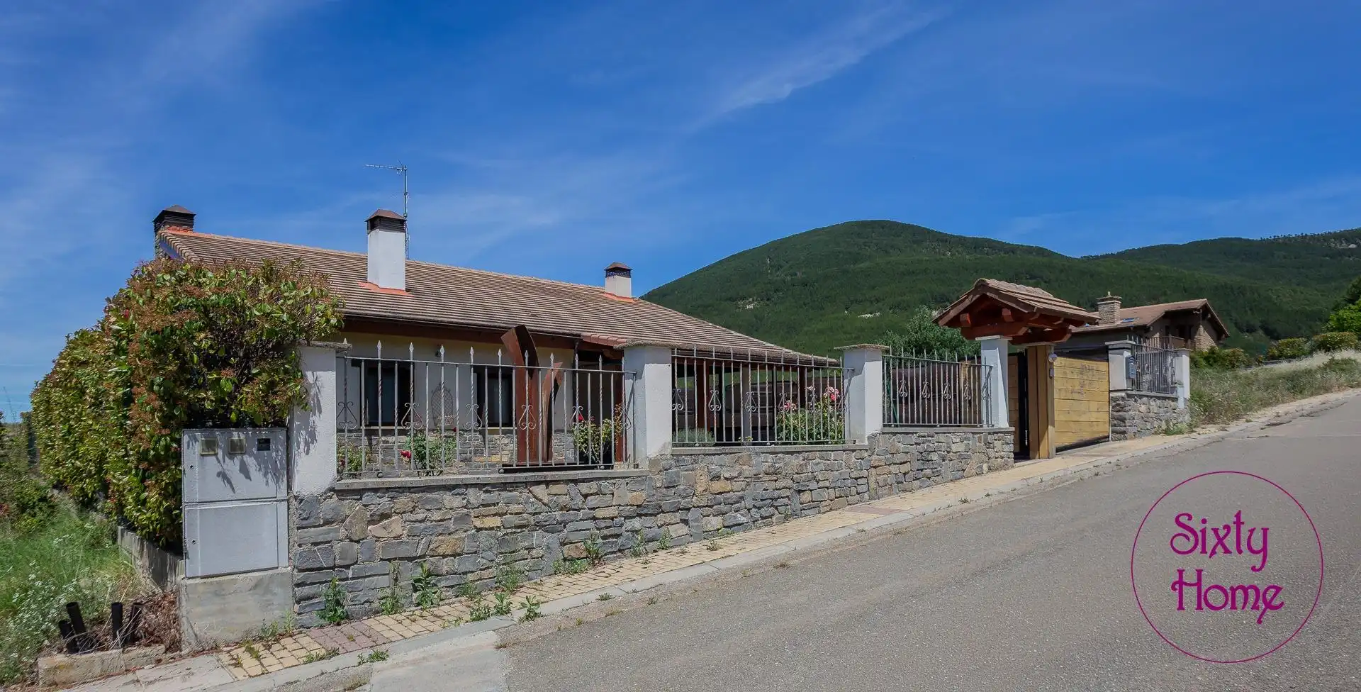 Vista exterior de Casa o chalet en venta en Jaca con Calefacción, Jardín privado y Parquet