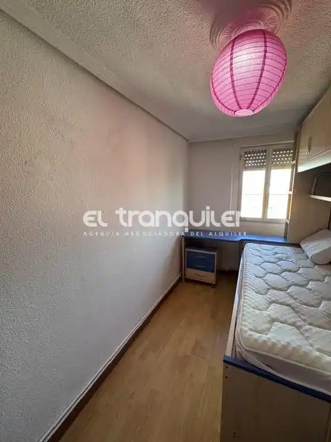 Bedroom of Flat for rent in Madrid  with Air Conditioner, Furnished and Washing machine
