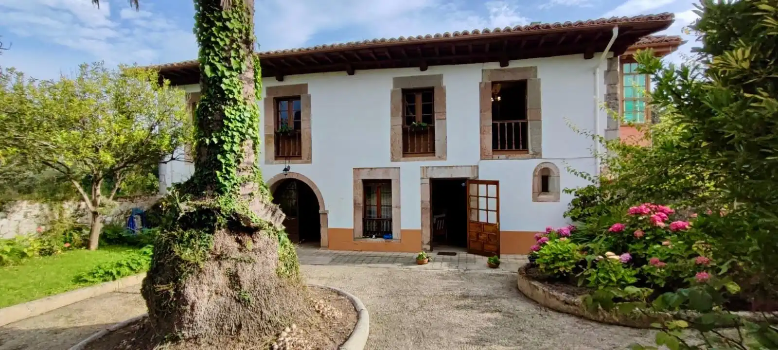 Vista exterior de Casa o chalet en venta en Llanes con Calefacción y Jardín privado