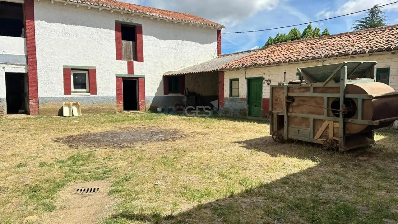 Country homes for sale in San Andrés del Rabanedo  with Heating, Private garden and Terrace