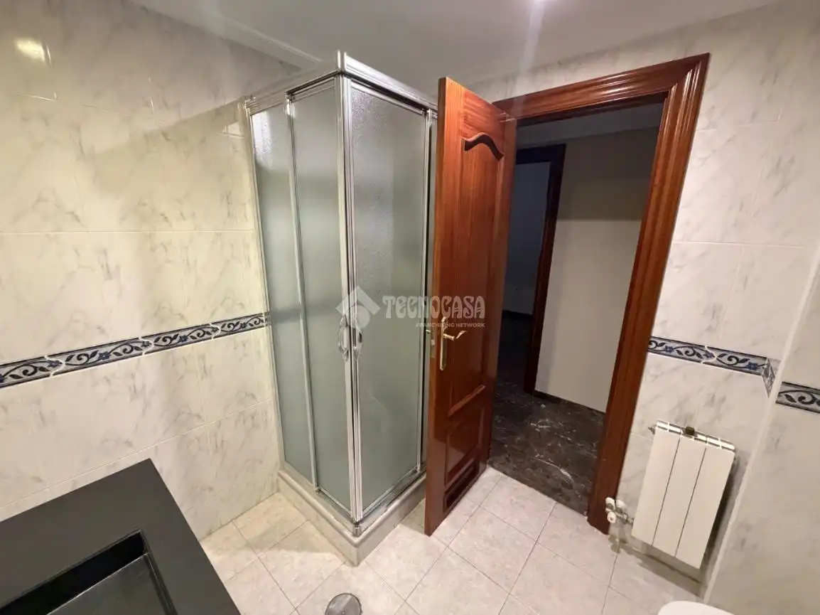 Badezimmer von Wohnung zum Verkauf in Jaén mit Terrasse