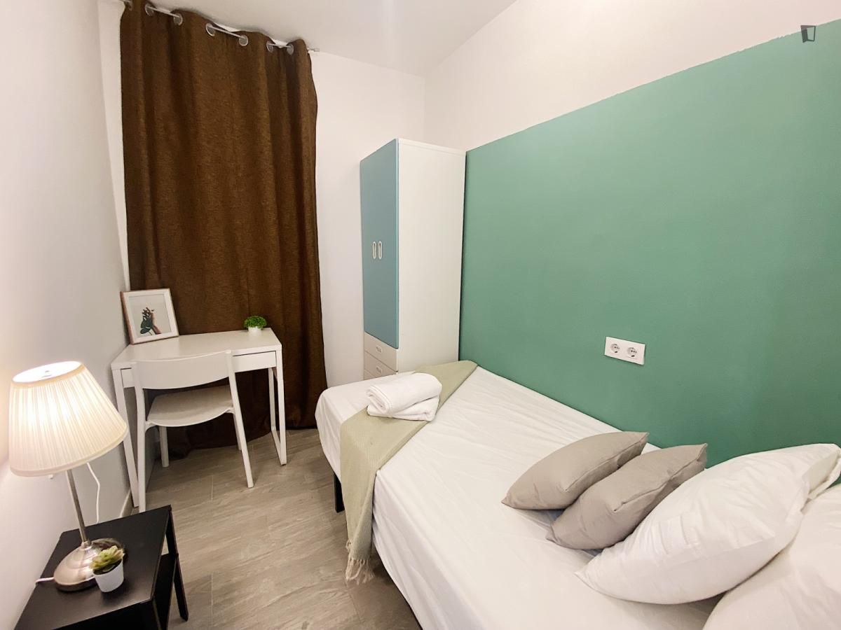 Dormitori de Apartament per a compartir en  Barcelona Capital amb Moblat, Forn i Microones