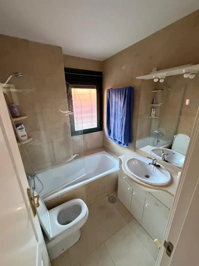 Bathroom of Flat for sale in Madrid  with Air Conditioner, Heating and Storage room