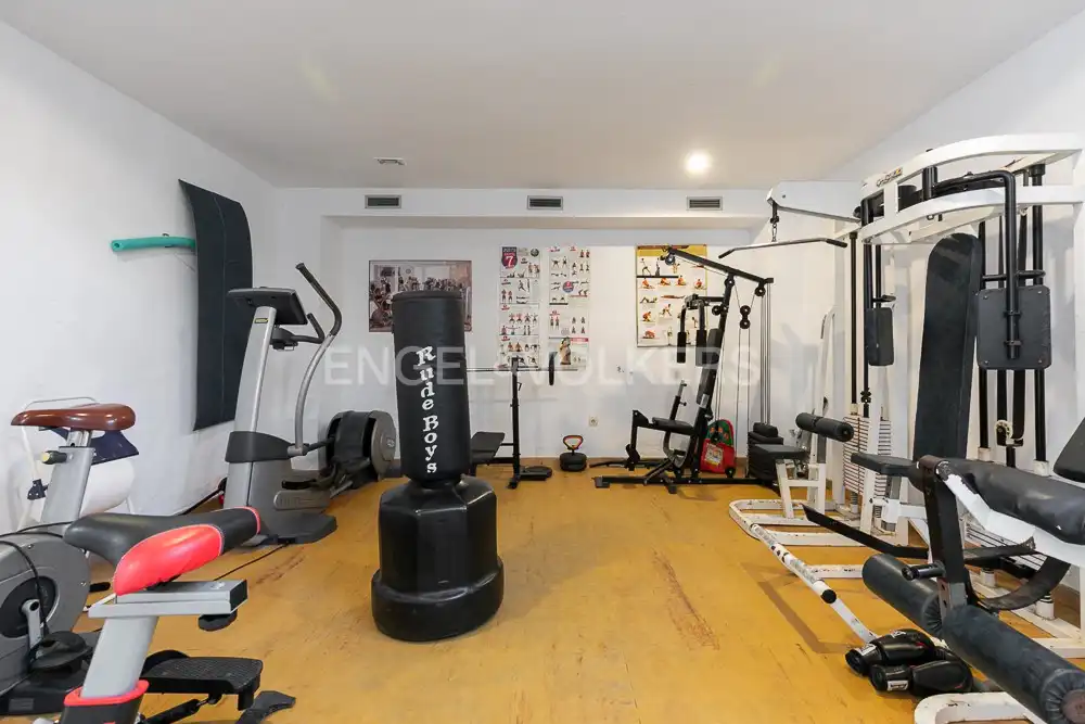 Wohnung zum Verkauf in Valencia mit Heizung, Privatgarten und Terrasse
