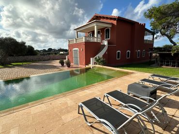 Casa rústica amb piscina en venda a Cala Blanca