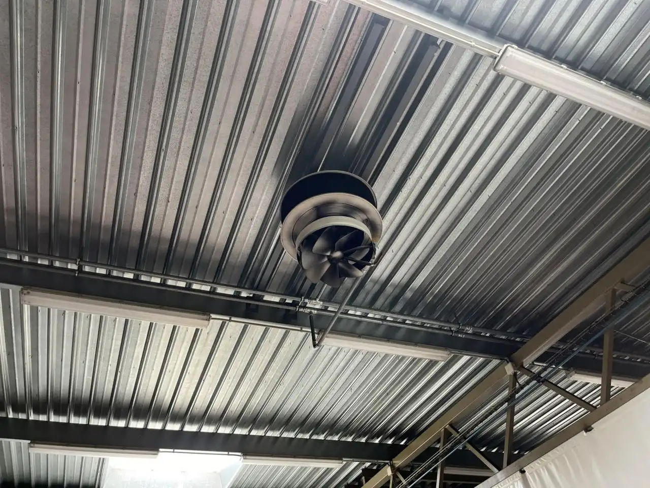 Vista exterior de Nave industrial en venta en Manlleu con Alarma