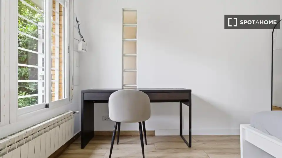 Room in Tres Olivos - Valverde