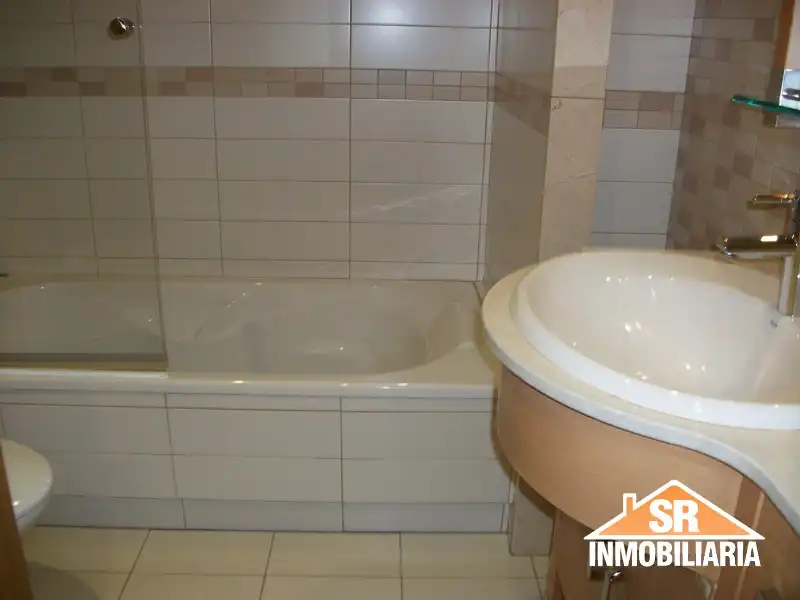 Bathroom of Flat for rent in A Coruña Capital   with Heating, Parquet flooring and Storage room