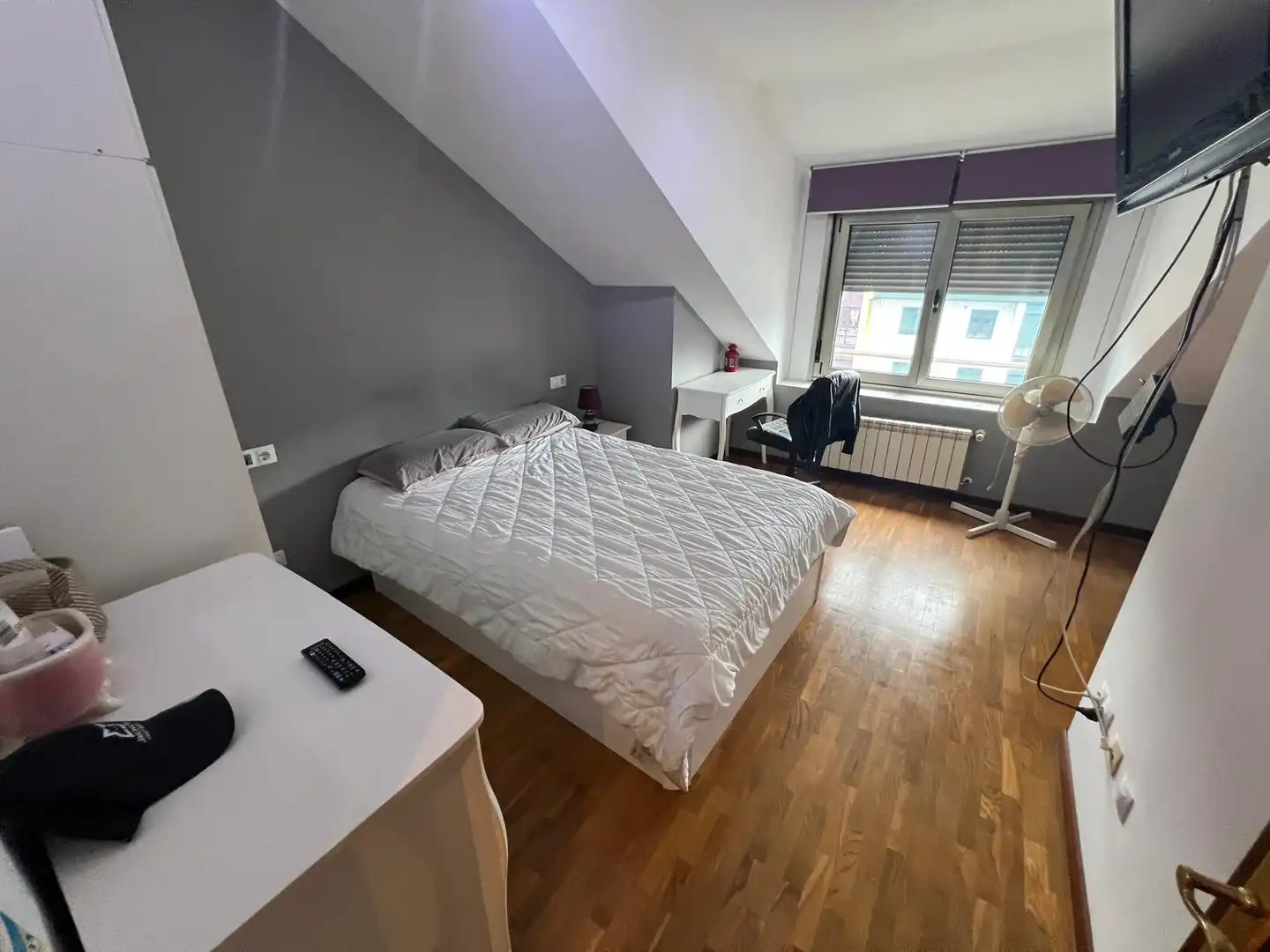 Schlafzimmer von Maisonette zum Verkauf in Nava mit Heizung, Abstellraum und Möbliert