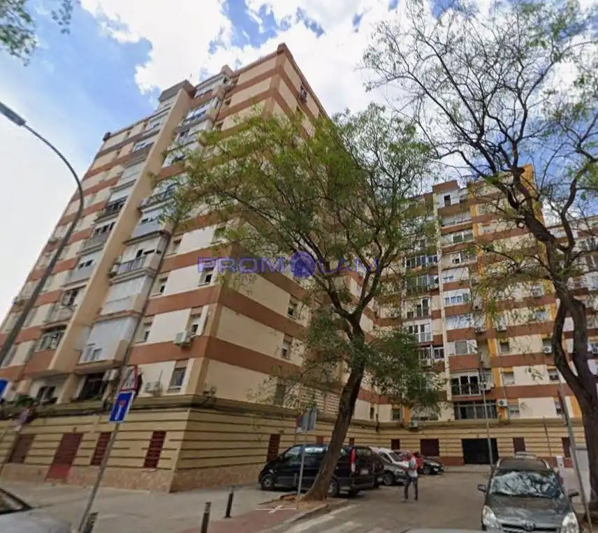 Vista exterior de Piso en venta en Sevilla