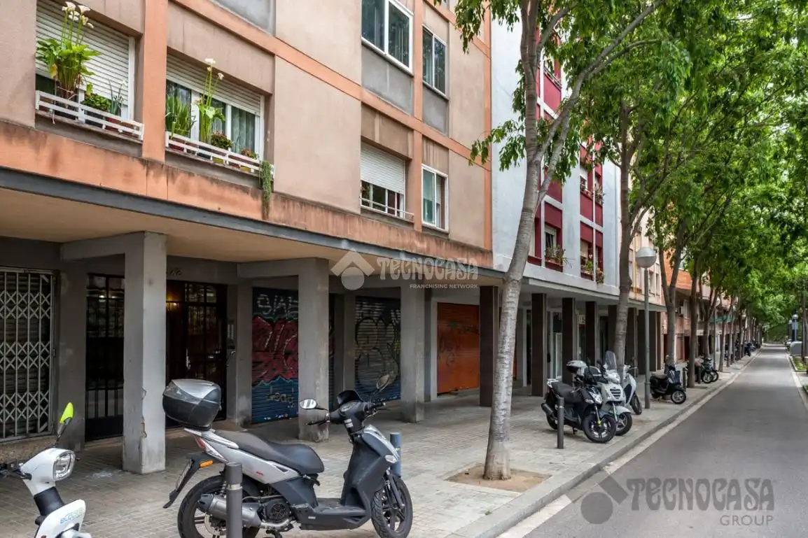 Außenansicht von Wohnung zum Verkauf in Barcelona mit Klimaanlage, Heizung und Möbliert