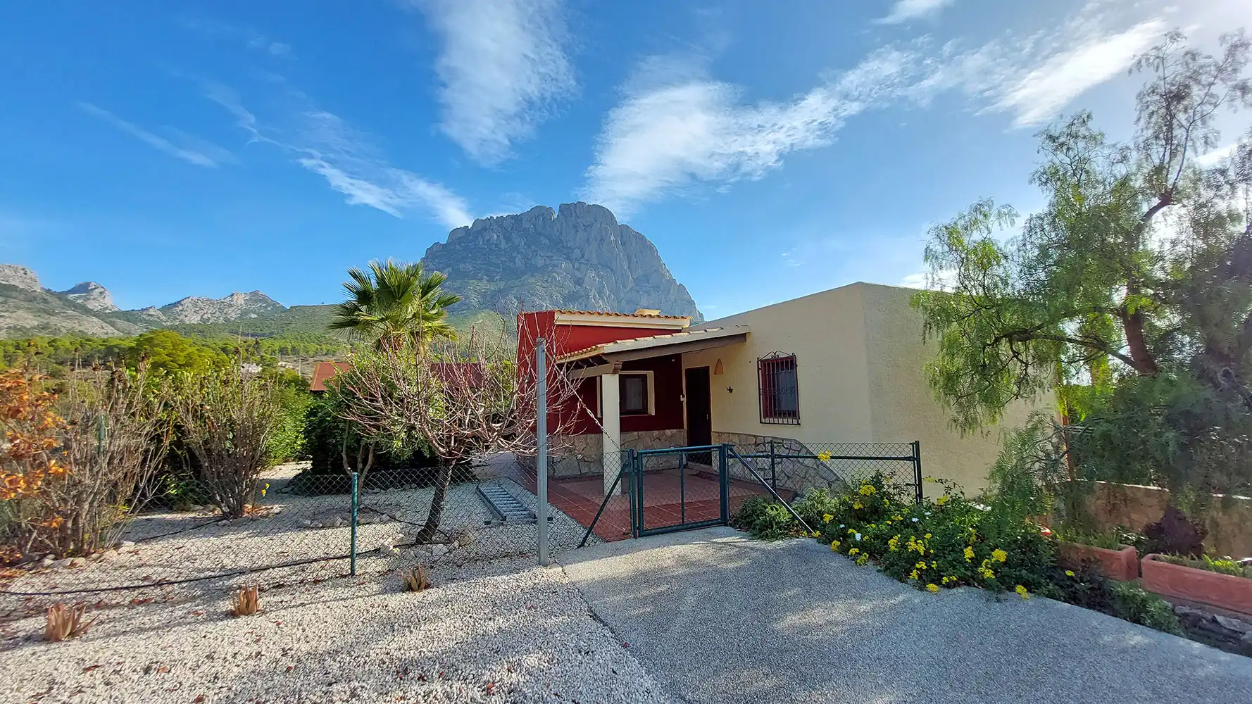 Vista exterior de Casa o xalet en venda en Finestrat amb Aire condicionat, Calefacció i Jardí privat