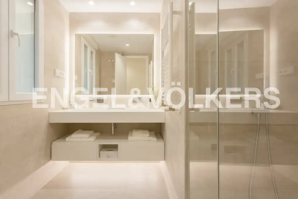 Bathroom of Flat for sale in Madrid  with Heating and Terrace