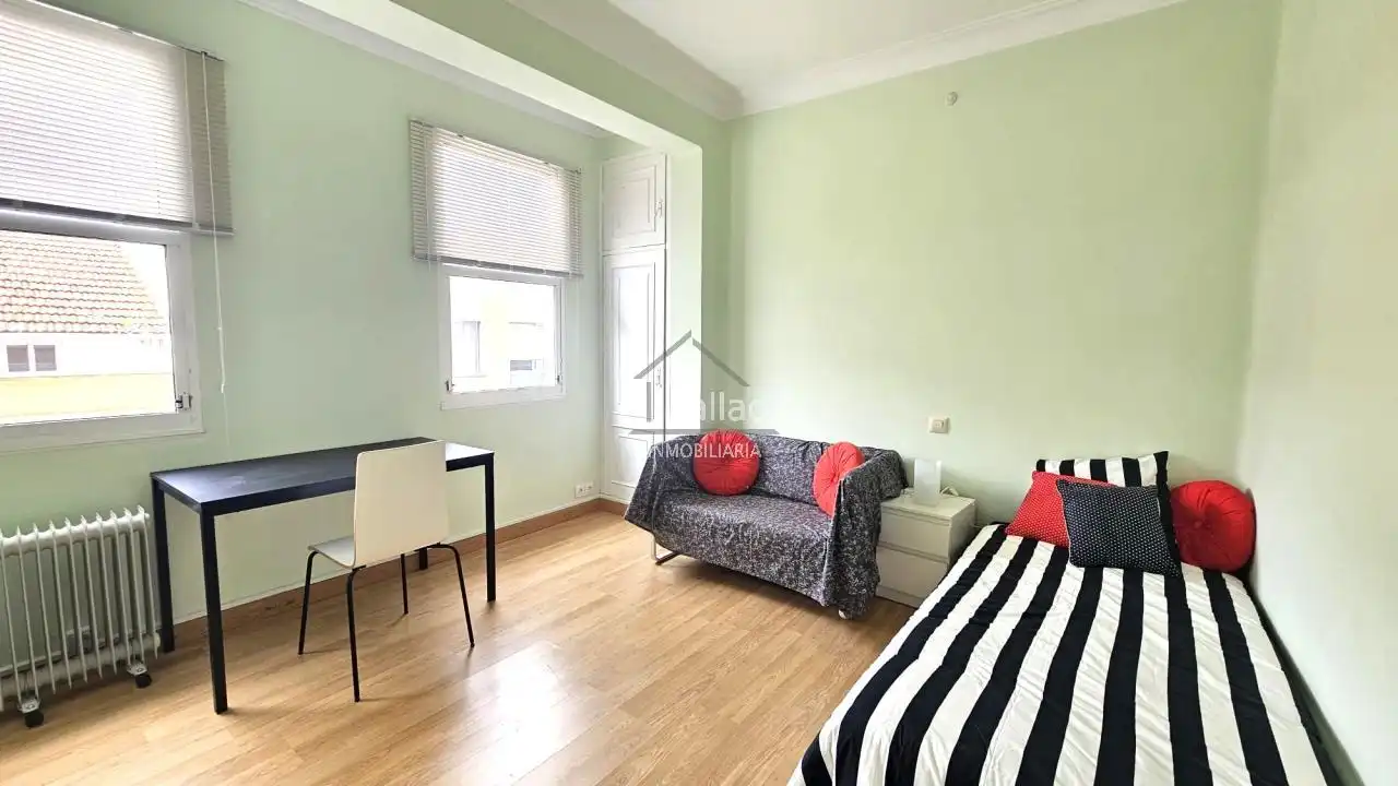 Bedroom of Flat for share in Ferrol  with Heating and Furnished