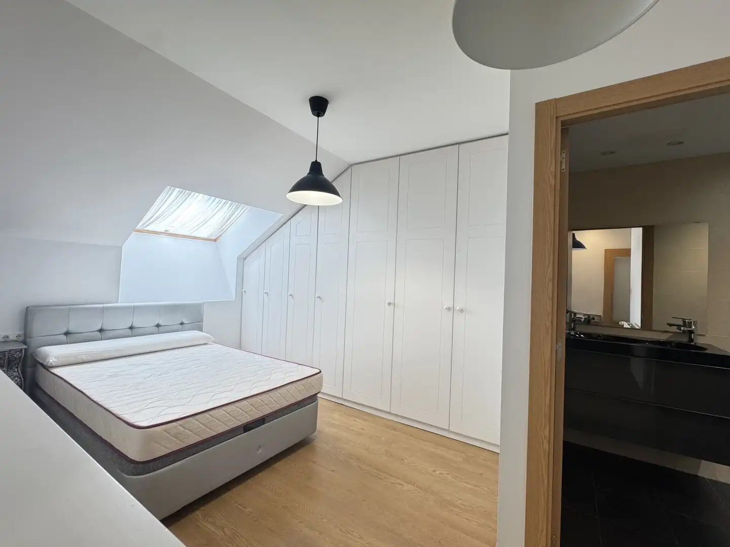 Habitación de Ático en venta en Avilés con Calefacción, Parquet y Terraza