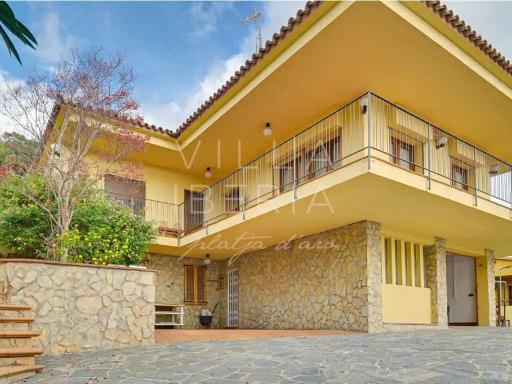 Casa amb piscina en venda a Calle Esglesia 7