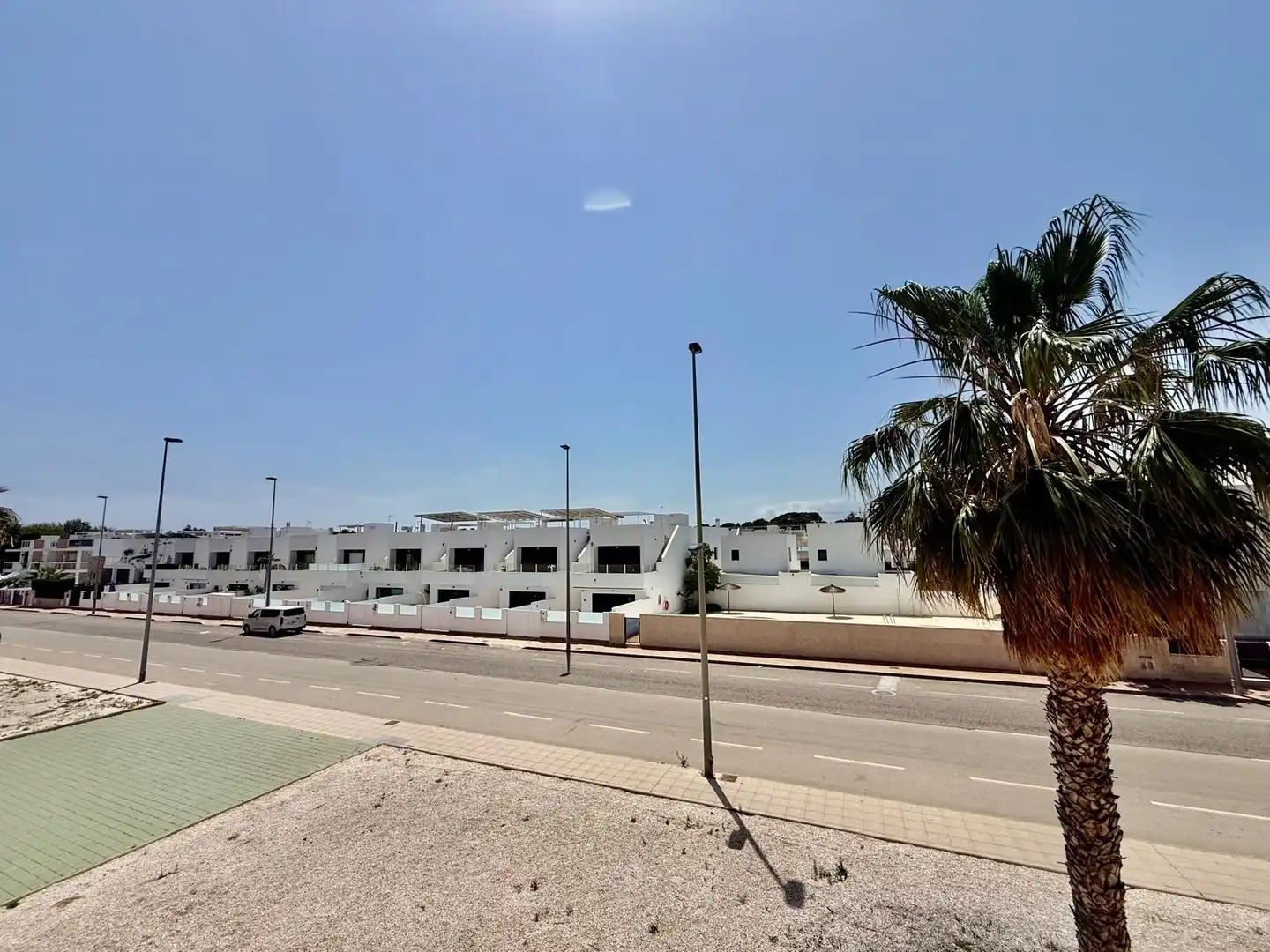Außenansicht von Einfamilien-Reihenhaus zum Verkauf in San Pedro del Pinatar mit Klimaanlage, Privatgarten und Terrasse