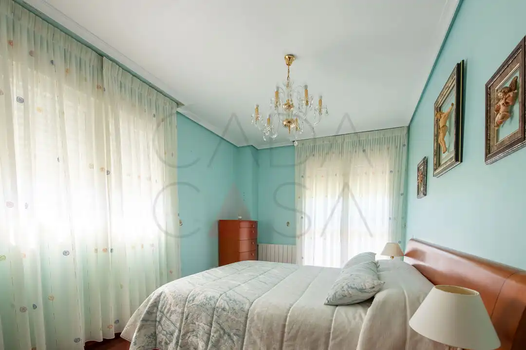 Habitación de Casa adosada en venta en Medio Cudeyo con Calefacción, Jardín privado y Trastero