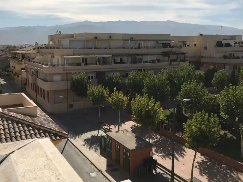 Vista exterior de Àtic en venda en Churriana de la Vega amb Aire condicionat, Terrassa i Balcó