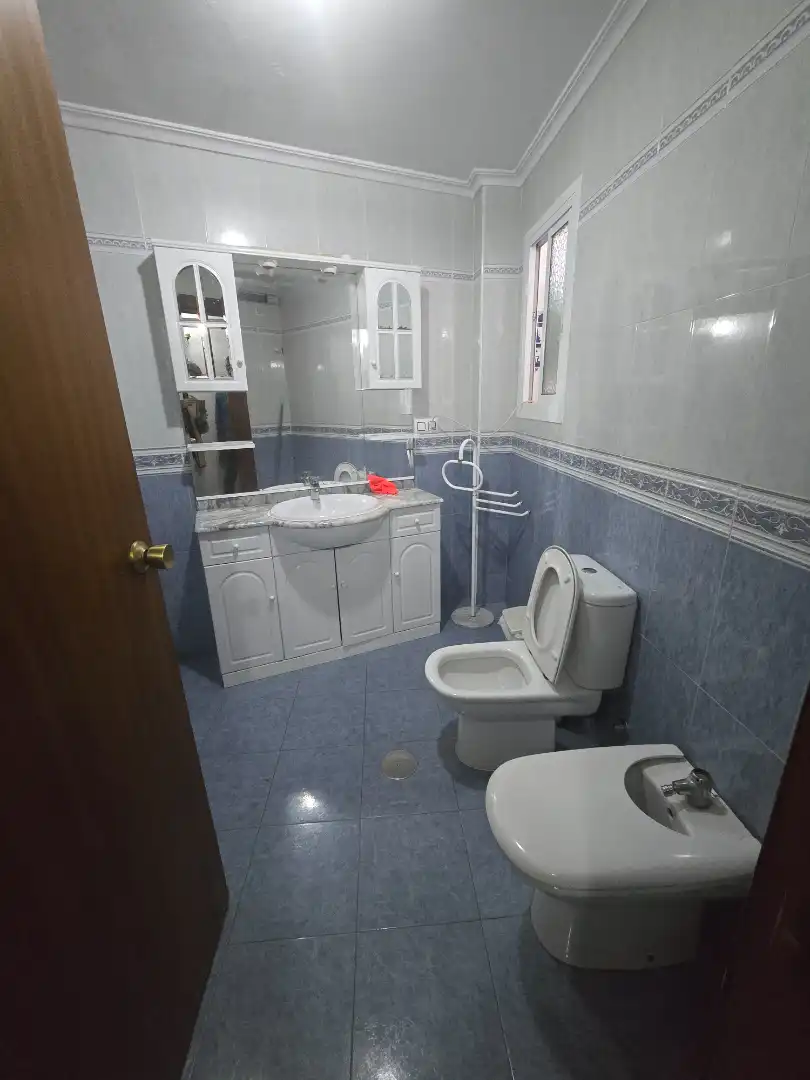 Baño de Piso en venta en Jaén con Terraza, Horno y Lavadora