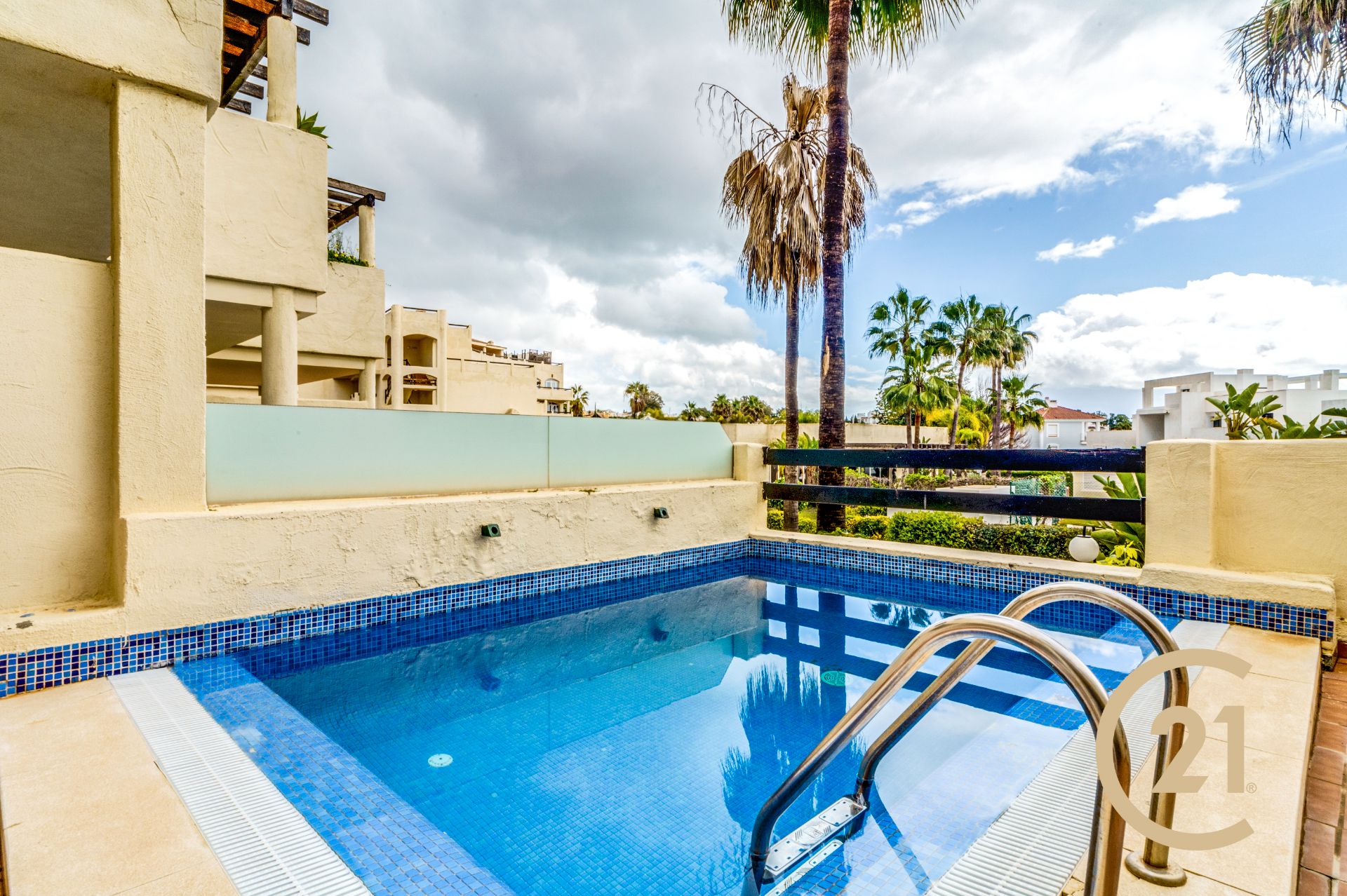 Swimming pool of Planta baja for sale in Estepona  with Air Conditioner, Heating and Terrace