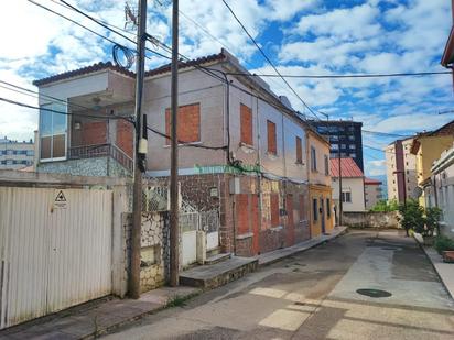 Vista exterior de Casa adosada en venda en Vigo  amb Calefacció i Traster