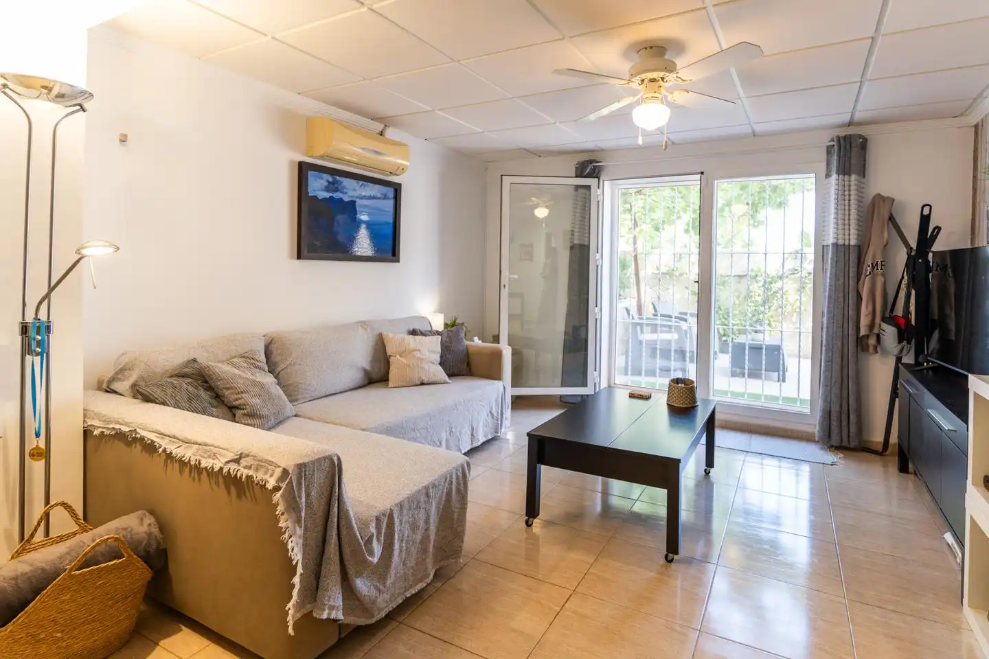 Wohnzimmer von Haus oder Chalet zum Verkauf in Santa Pola mit Klimaanlage, Privatgarten und Terrasse