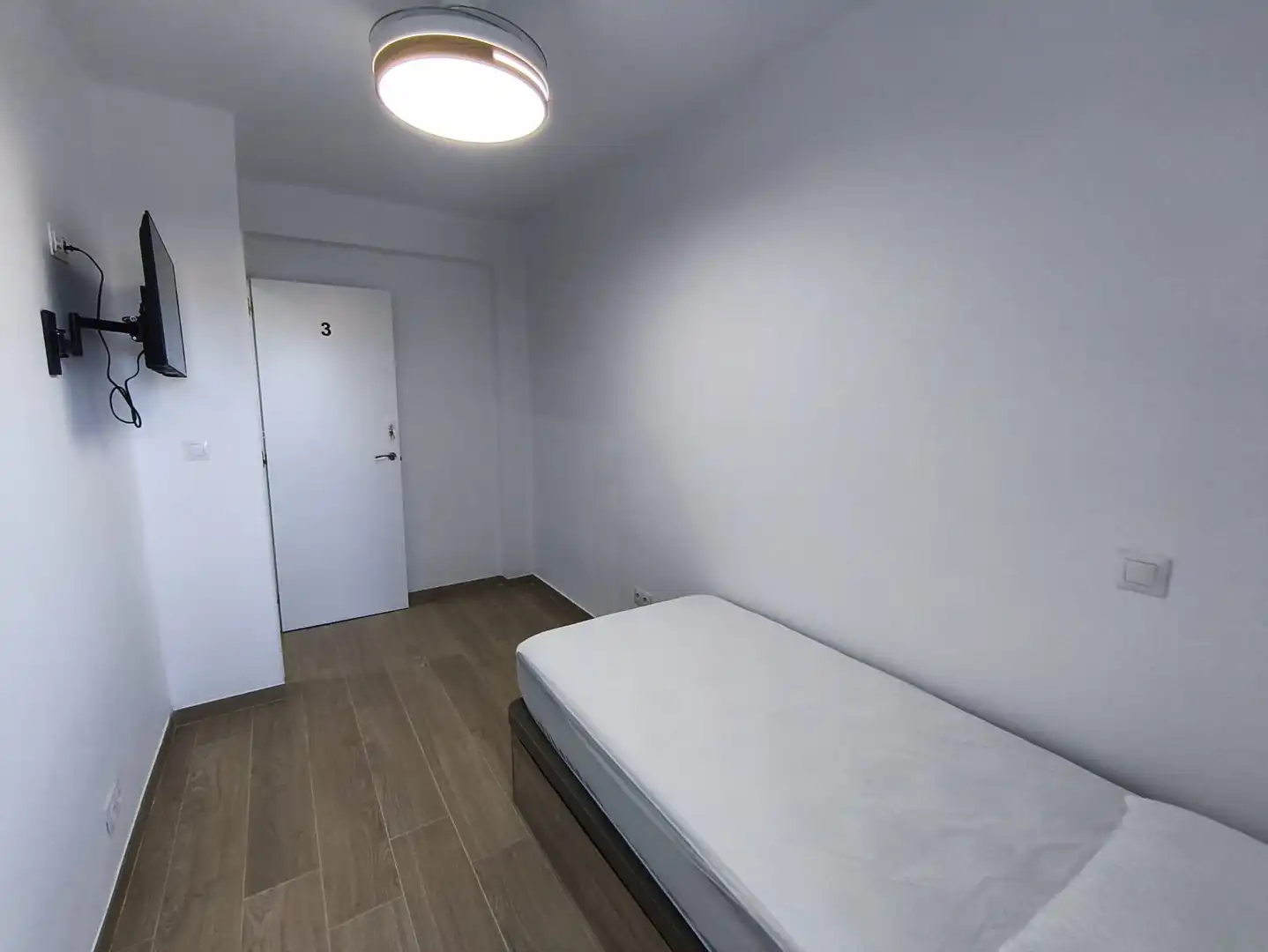 Habitación de Piso para compartir en Madrid con Calefacción, Amueblado y Horno