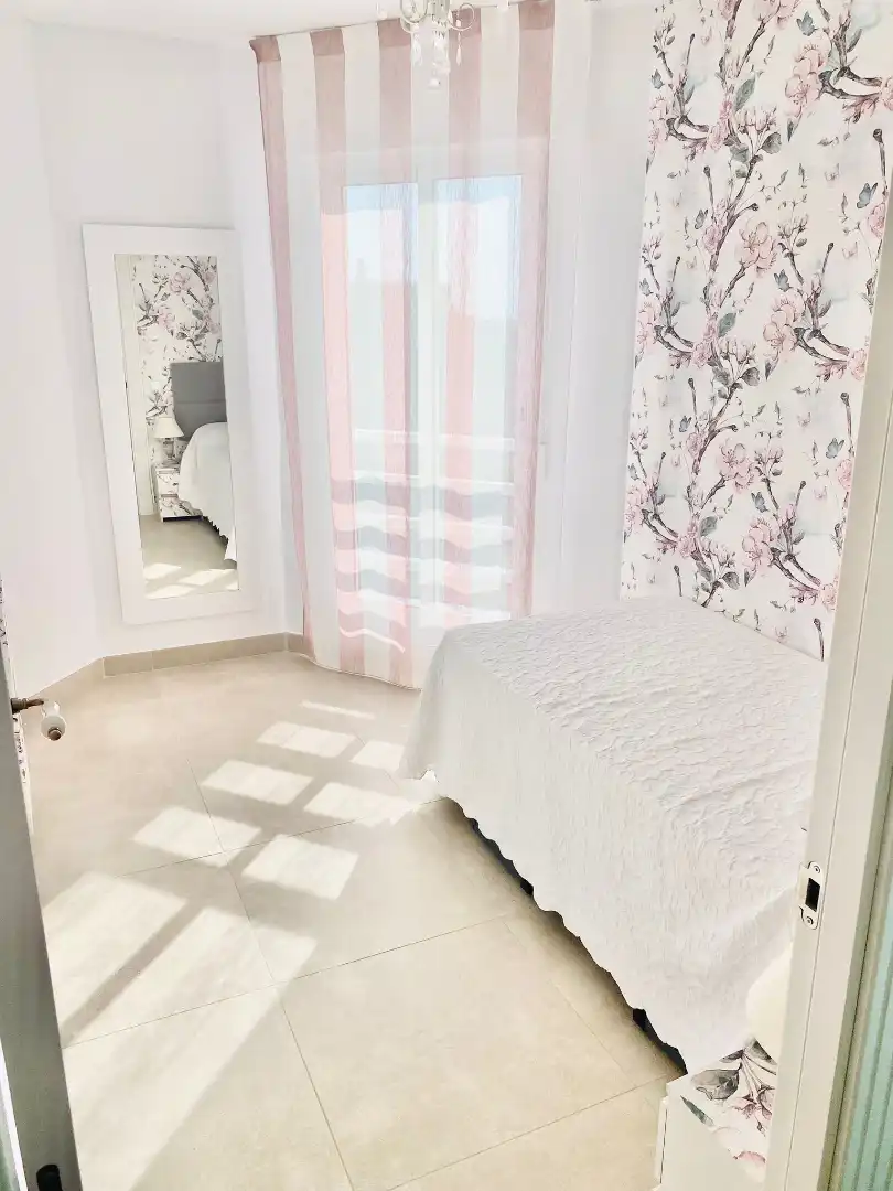 Schlafzimmer von Wohnung zur Miete in Benalmádena mit Klimaanlage, Terrasse und Möbliert