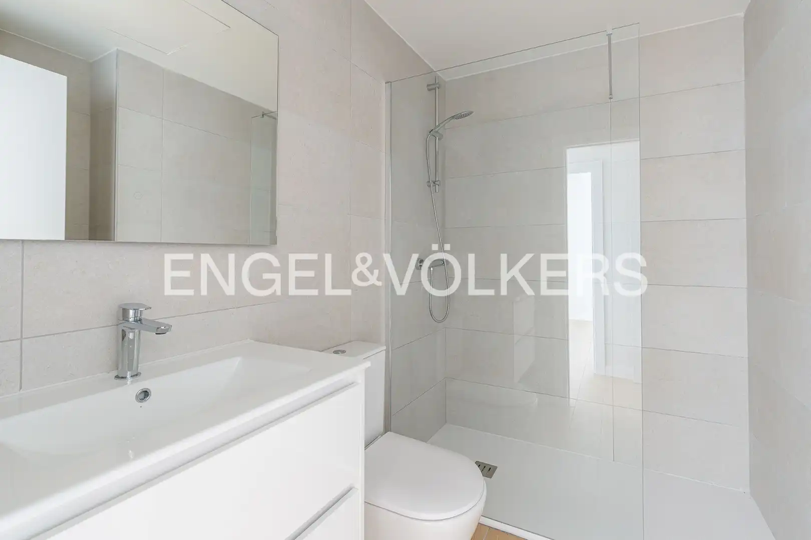 Bathroom of Flat for rent in Madrid  with Air Conditioner, Heating and Swimming Pool
