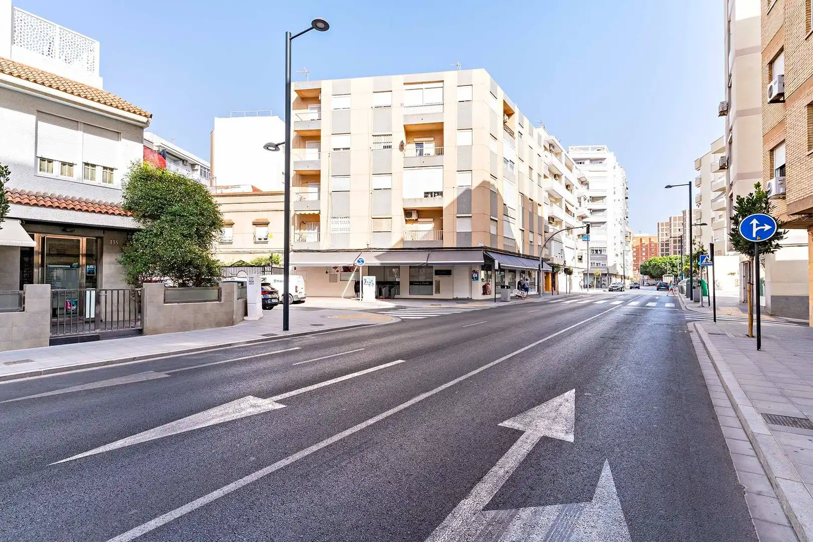 Außenansicht von Geschaftsraum zum Verkauf in Almería mit Klimaanlage und Möbliert