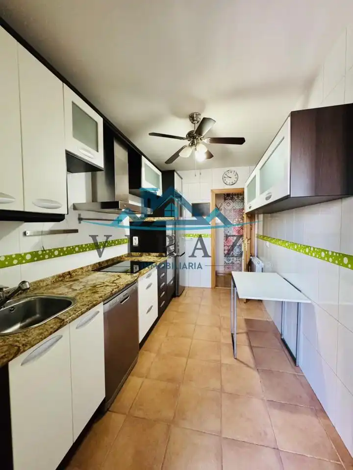 Cocina de Dúplex en venta en Talavera de la Reina con Aire acondicionado, Calefacción y Parquet