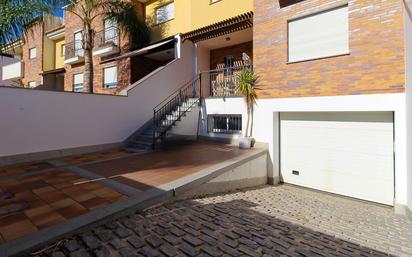 Vista exterior de Casa adosada en venda en Motril amb Aire condicionat i Terrassa