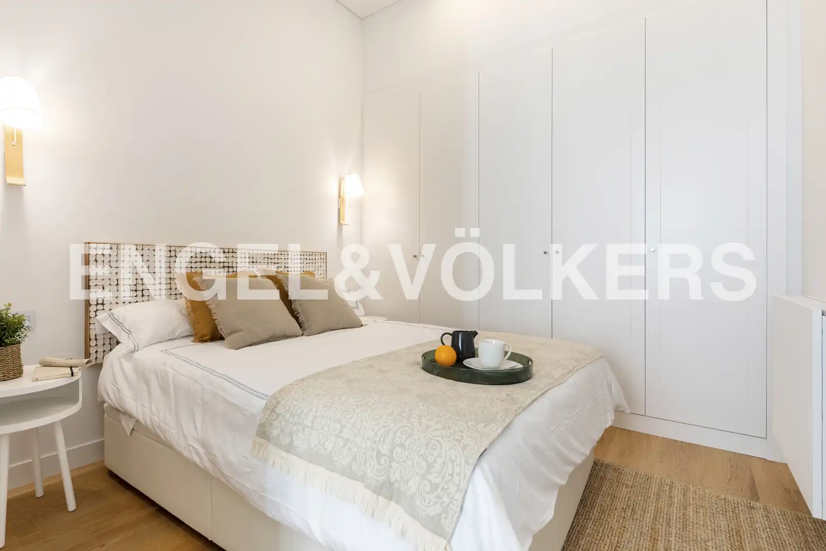 Dormitori de Apartament de lloguer en Madrid amb Aire condicionat, Calefacció i Moblat
