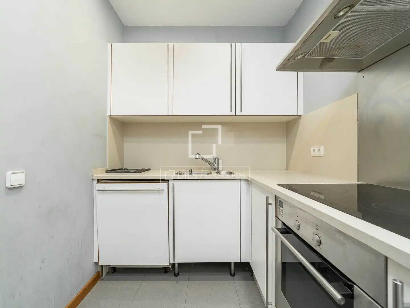 Küche von Wohnung zum Verkauf in Barcelona mit Klimaanlage und Heizung