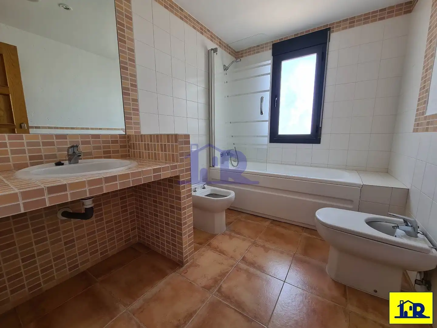 Bany de Casa adosada en venda en Villar de Olalla amb Calefacció, Jardí privat i Terrassa