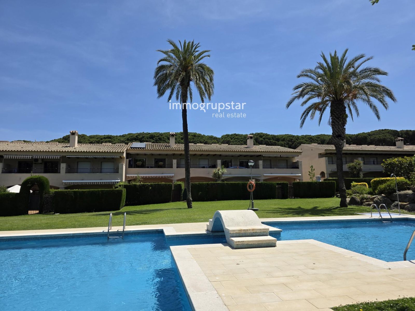 Piscina de Casa adosada en venda en Castell-Platja d'Aro amb Piscina i Piscina comunitària