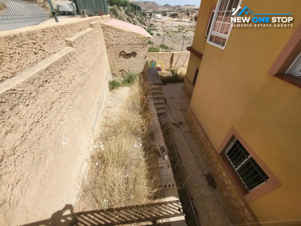 Casa adosada en venda en Cuevas del Almanzora amb Aire condicionat, Calefacció i Jardí privat