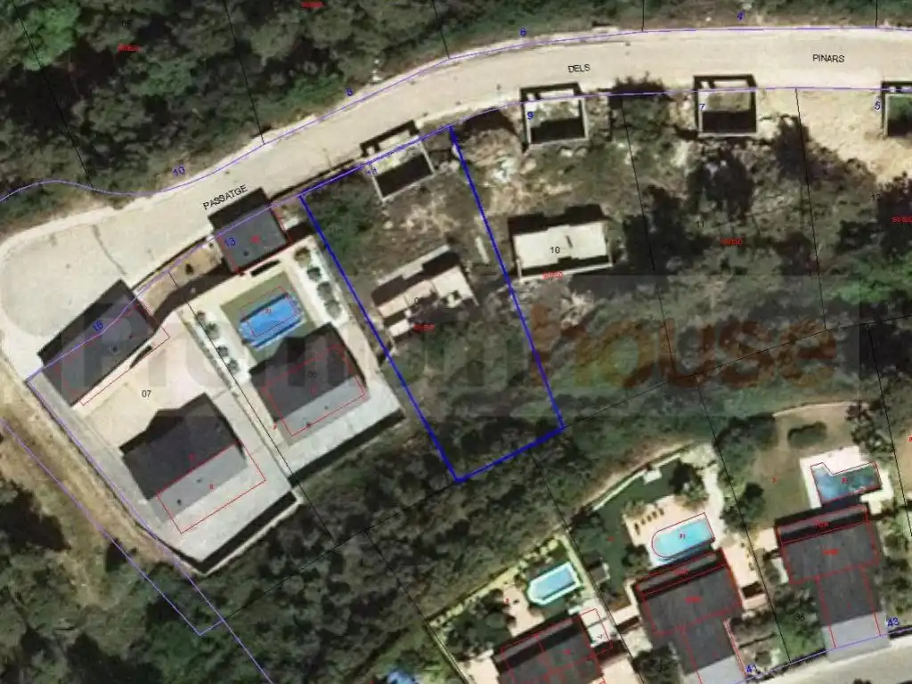 Terreny residencial en venda a Passatge Pinars