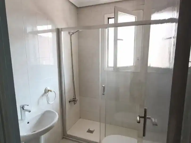 Badezimmer von Wohnung zum Verkauf in Arnedo mit Balkon