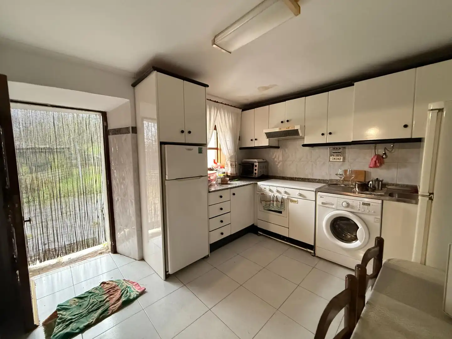 Küche von Einfamilien-Reihenhaus zum Verkauf in Rasines mit Privatgarten, Terrasse und Abstellraum