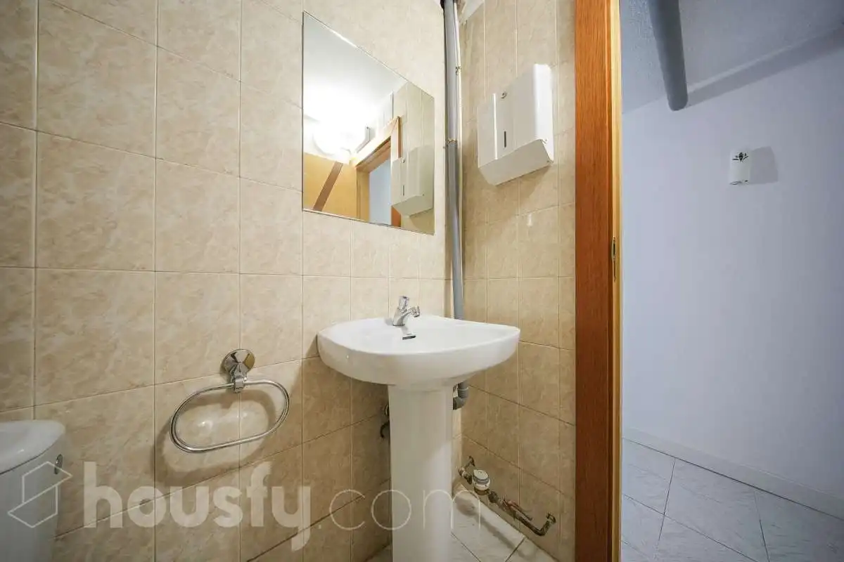 Bany de Local en venda en Madrid