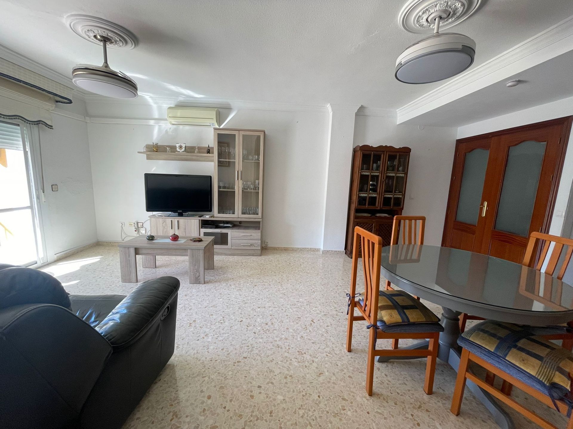 Living room of Flat for sale in Vélez-Málaga  with Air Conditioner, Heating and Terrace