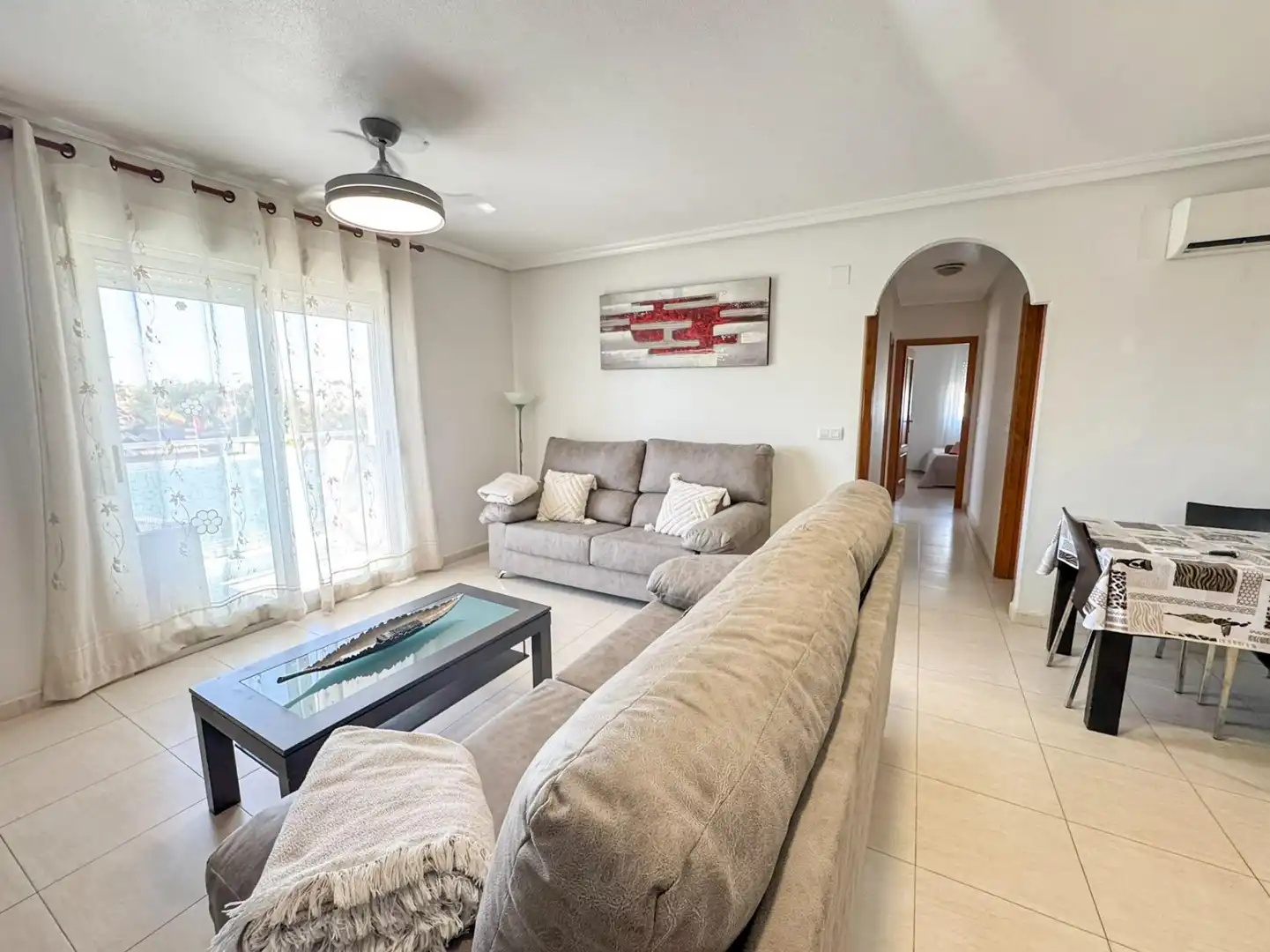 Sala de estar de Apartamento de alquiler en Orihuela con Aire acondicionado, Calefacción y Jardín privado