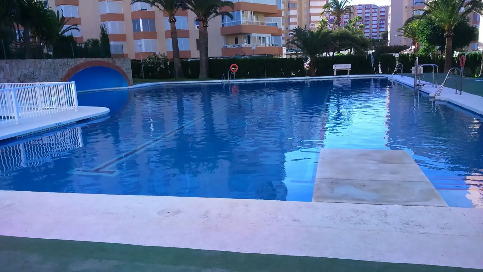 Piscina de Apartament en venda en Torrox amb Aire condicionat, Terrassa i Moblat