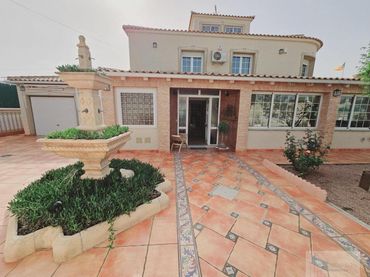 Villa avec piscine à vendre à Zona Carrefour - Urbanizaciones